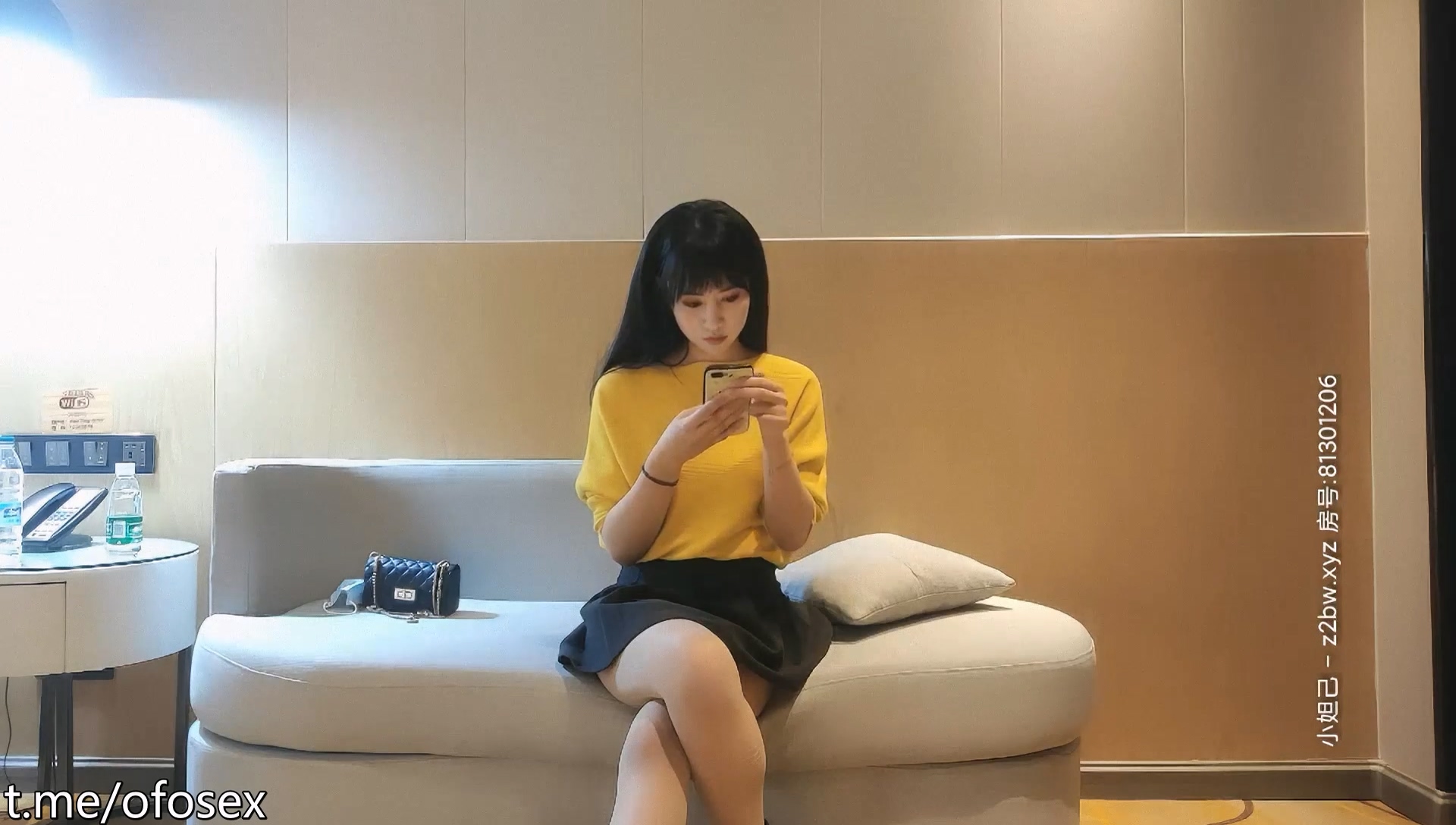 1 鸭哥 猛男上场，清纯学妹，00后乖巧温柔，沙发近景，大屌征服嫩妹刺激淫靡.mp4_20251029_174823.888