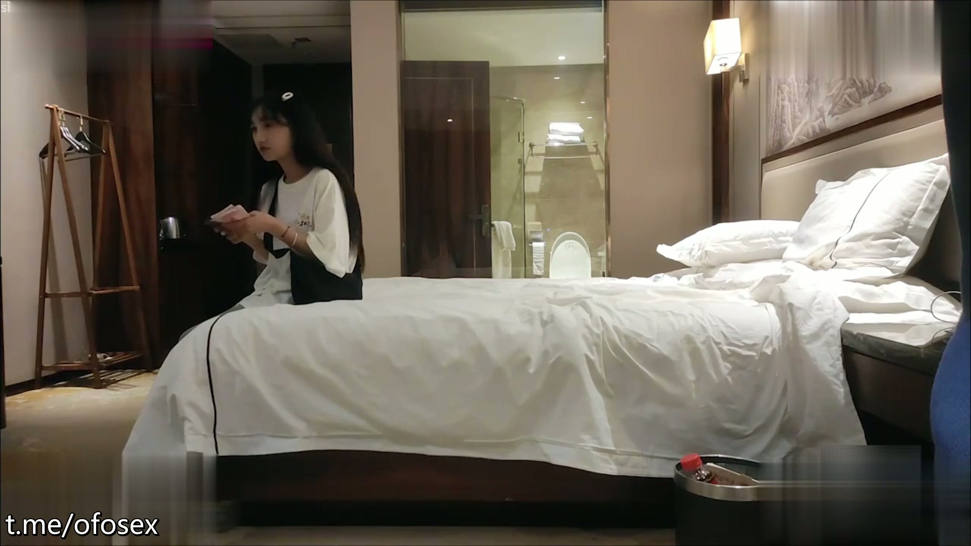 111 学生妹探花玉面酒店约炮❤️巨乳大学生兼职妹，妹子幽默分享第一次经历.mp4_20251022_165421.712