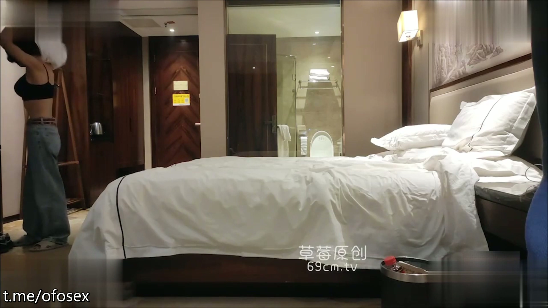 111 学生妹探花玉面酒店约炮❤️巨乳大学生兼职妹，妹子幽默分享第一次经历.mp4_20251022_165426.616