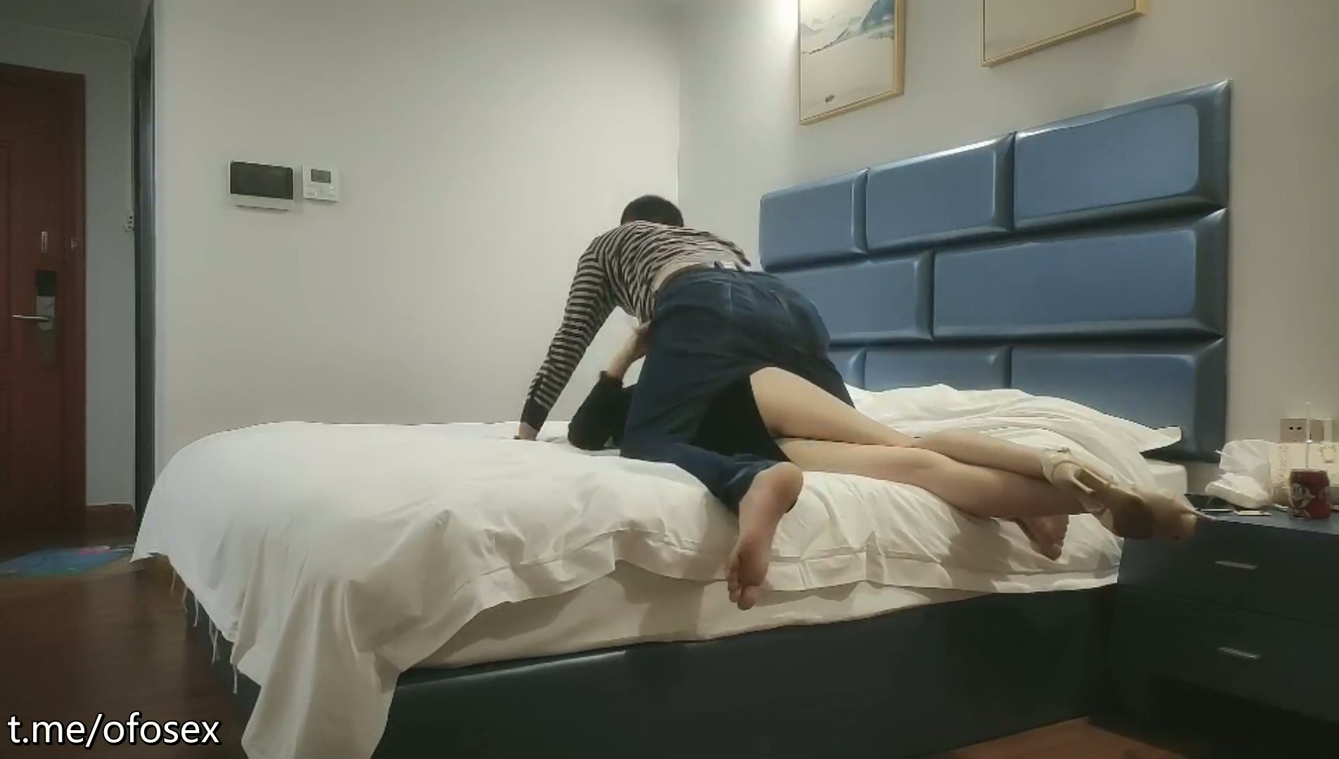 174 【#老马探花】兼职高跟鞋大长腿靓女，扭动屁股磨屌，扶着腰站立后入，骑乘正入每个姿势来一遍_学生妹_酒店真实偷拍.mp4_20251022_171112.879