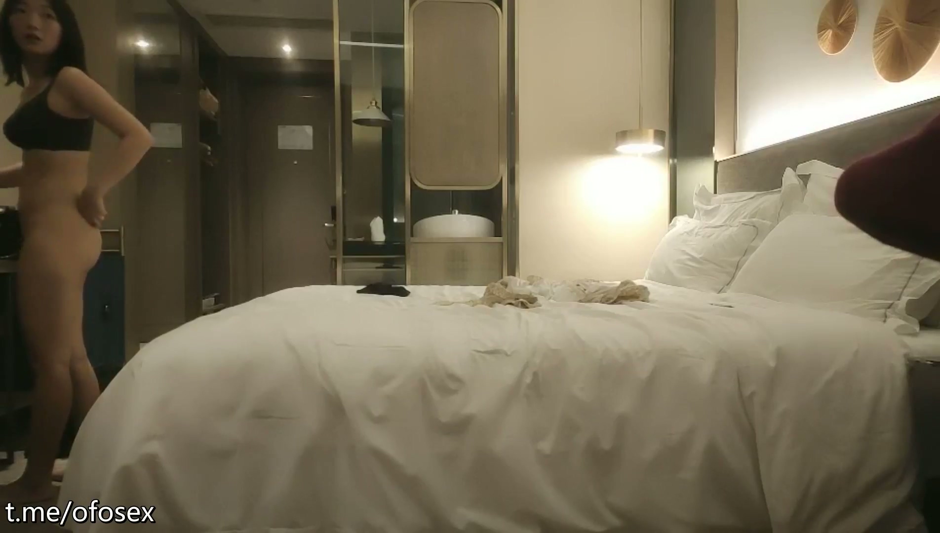 175 【#老马探花】短裙大长腿小姐姐，撩起裙子摸屁股揉穴，镜头前深喉，站立后入骑乘抽插，扛起双腿猛操_学生妹_酒店真实偷拍.mp4_20251022_171857.204