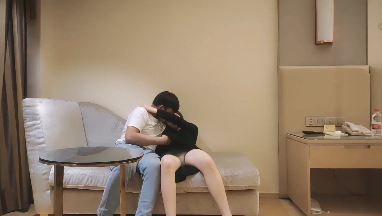 19 壹屌 探花小哥酒店約炮 首次下海兼職的21歲妹子，乖巧溫柔，爆操小穴高潮迭起.ts_20251028_175615.468