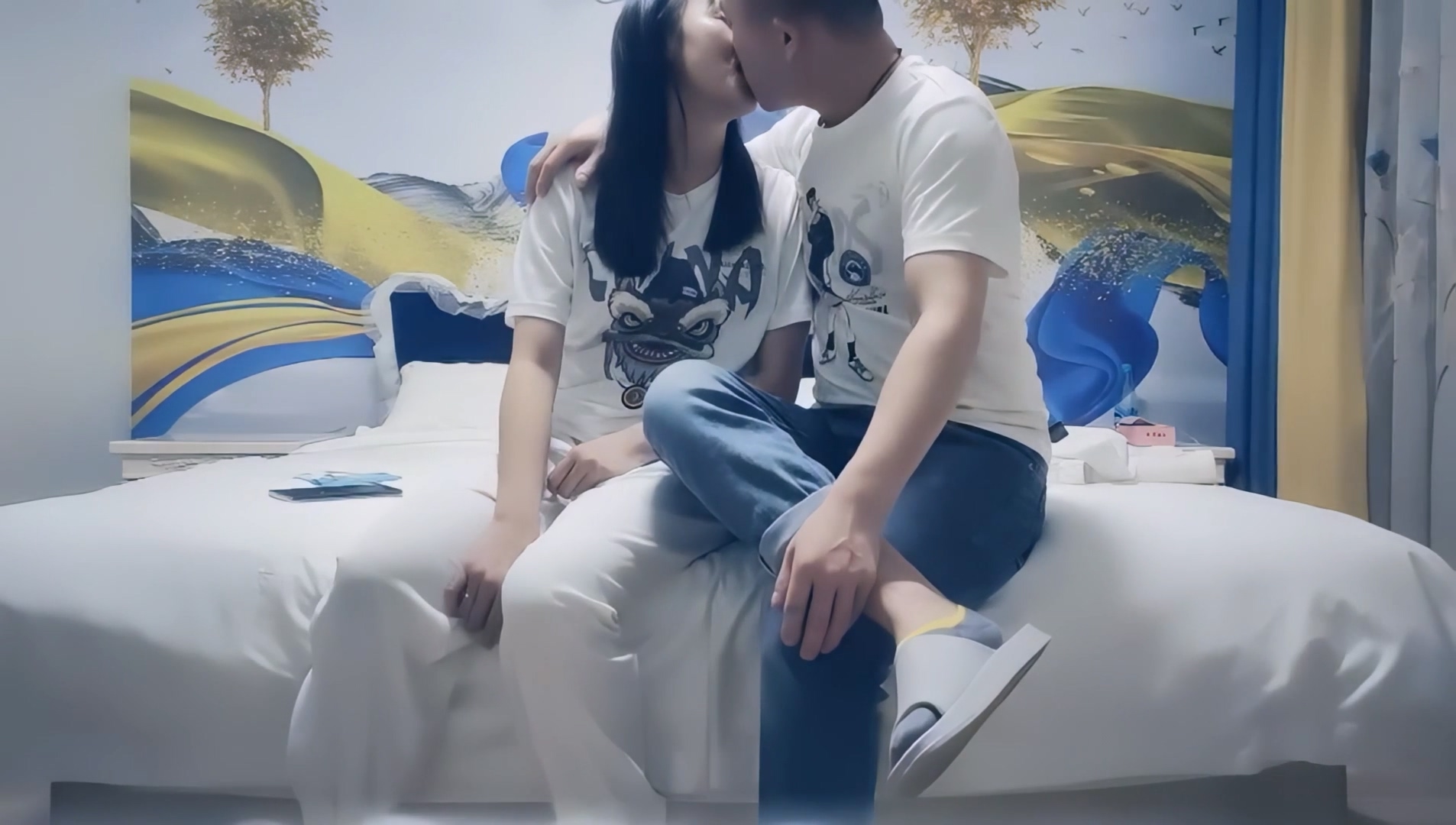 【七天极品探花】高价网约外围小姐姐，镜头前特写掰B调情，床上多姿势啪啪.mp4_20251015_174401.437