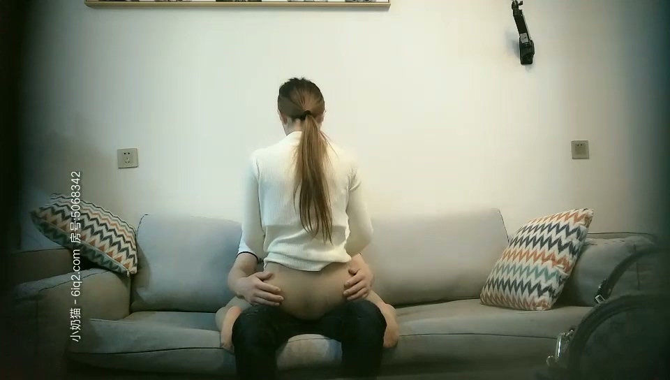 【七天高端外围】零零后小姐姐_19岁学生妹，最大胆的视角，近距离怼脸拍，小美女上下粉嫩主动！.mp4_20251015_164634.048