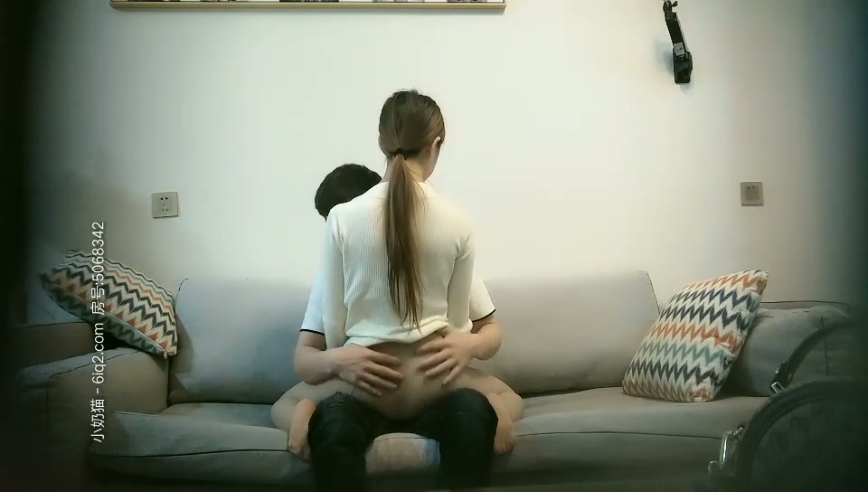 【七天高端外围】零零后小姐姐_19岁学生妹，最大胆的视角，近距离怼脸拍，小美女上下粉嫩主动！.mp4_20251015_164640.279