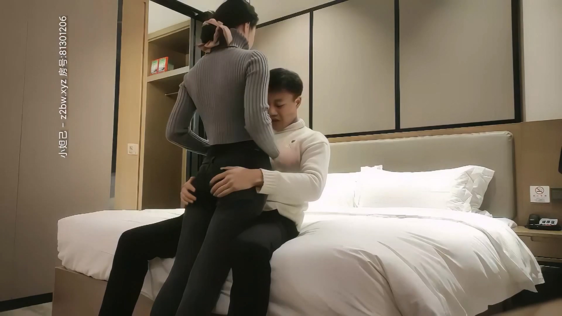 一 屌  高颜值白色外套妹子啪啪，上位骑乘调情舔逼口交后入大力猛操.mp4_20251030_170333.956