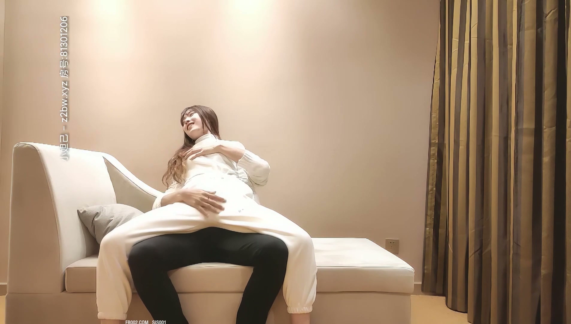 壹屌尋花】神似鞠婧祎，苗條00後嫩妹，超清設備偷拍.mp4_20251022_163657.627