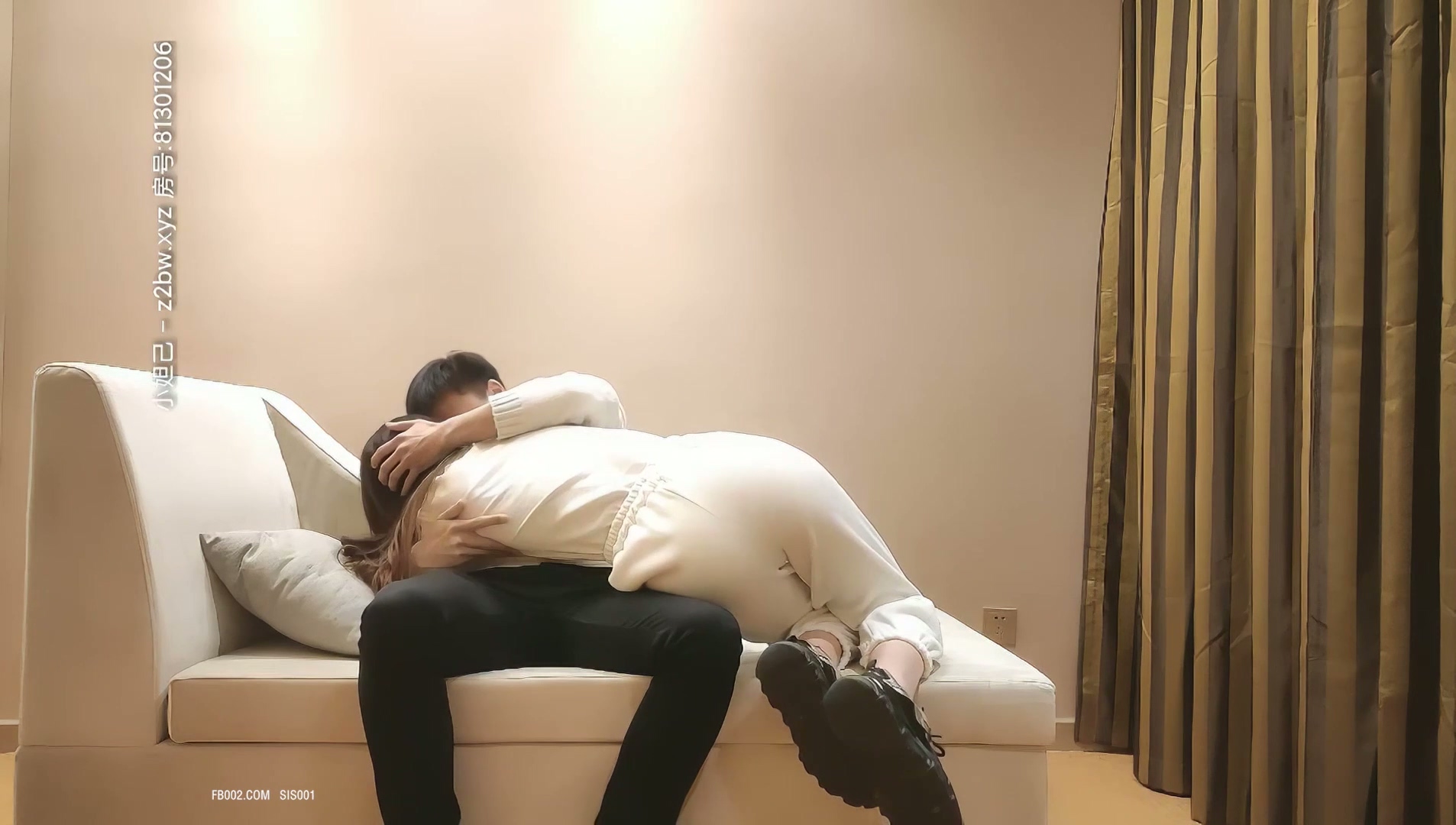 壹屌尋花】神似鞠婧祎，苗條00後嫩妹，超清設備偷拍.mp4_20251022_163706.152