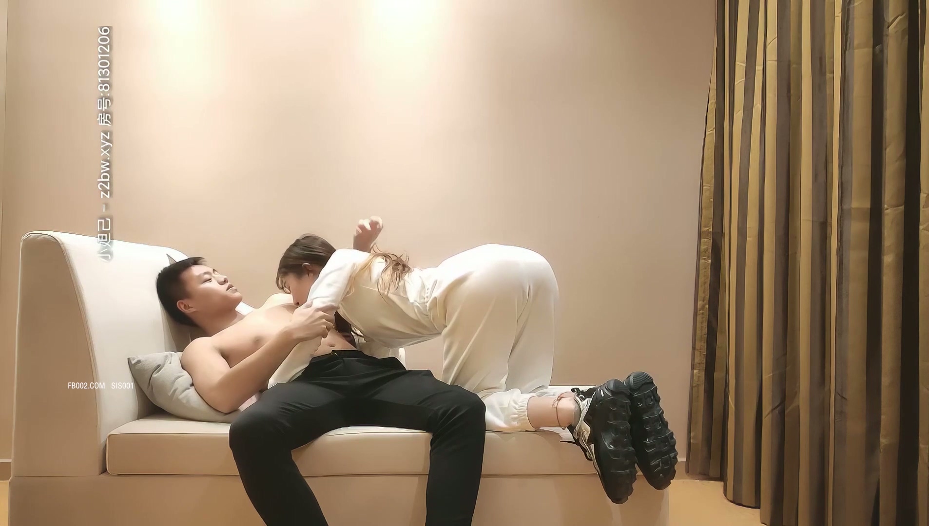 壹屌尋花】神似鞠婧祎，苗條00後嫩妹，超清設備偷拍.mp4_20251022_163714.646