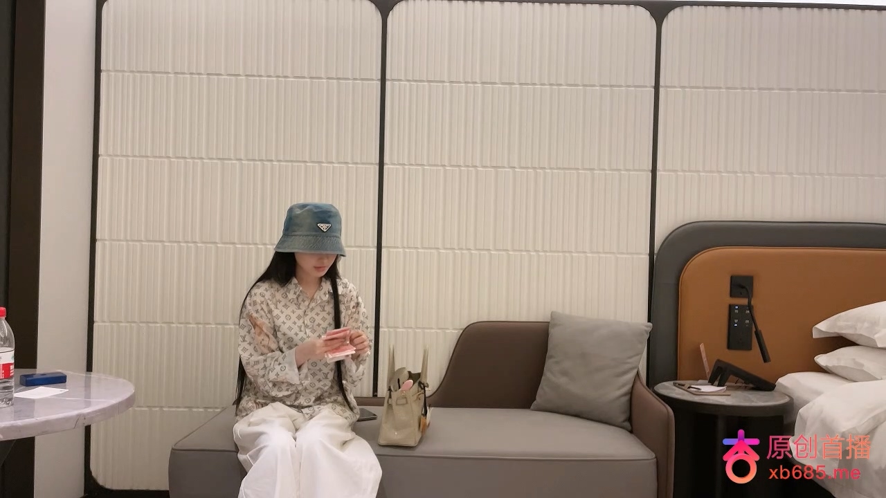 杏吧曹长卿13_约了个在家门口兼职的妹子，态度很差，不配合姿势，过程中一直在催我快点射出来，搞到一半给她赶走了.mp4_20251015_160041.904