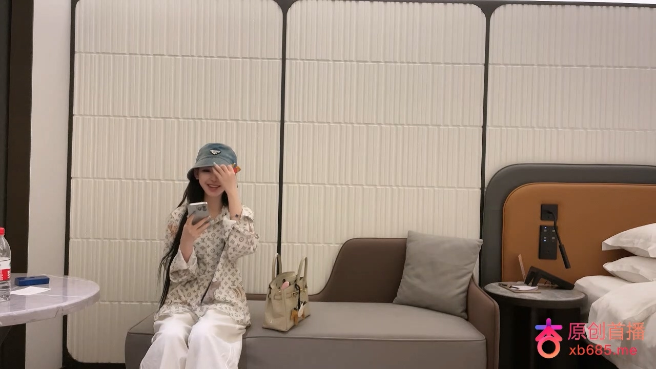 杏吧曹长卿13_约了个在家门口兼职的妹子，态度很差，不配合姿势，过程中一直在催我快点射出来，搞到一半给她赶走了.mp4_20251015_160045.279