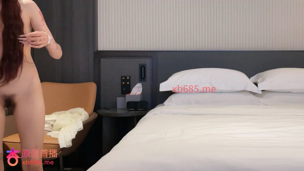 #杏吧曹长卿_2_今天约了一个善谈的小妹子，休息了四五天刚上班就被我约上，当天头一单，超近镜头展现被抽插流出白浆直到流到屁股.mp4_20251030_171410.977