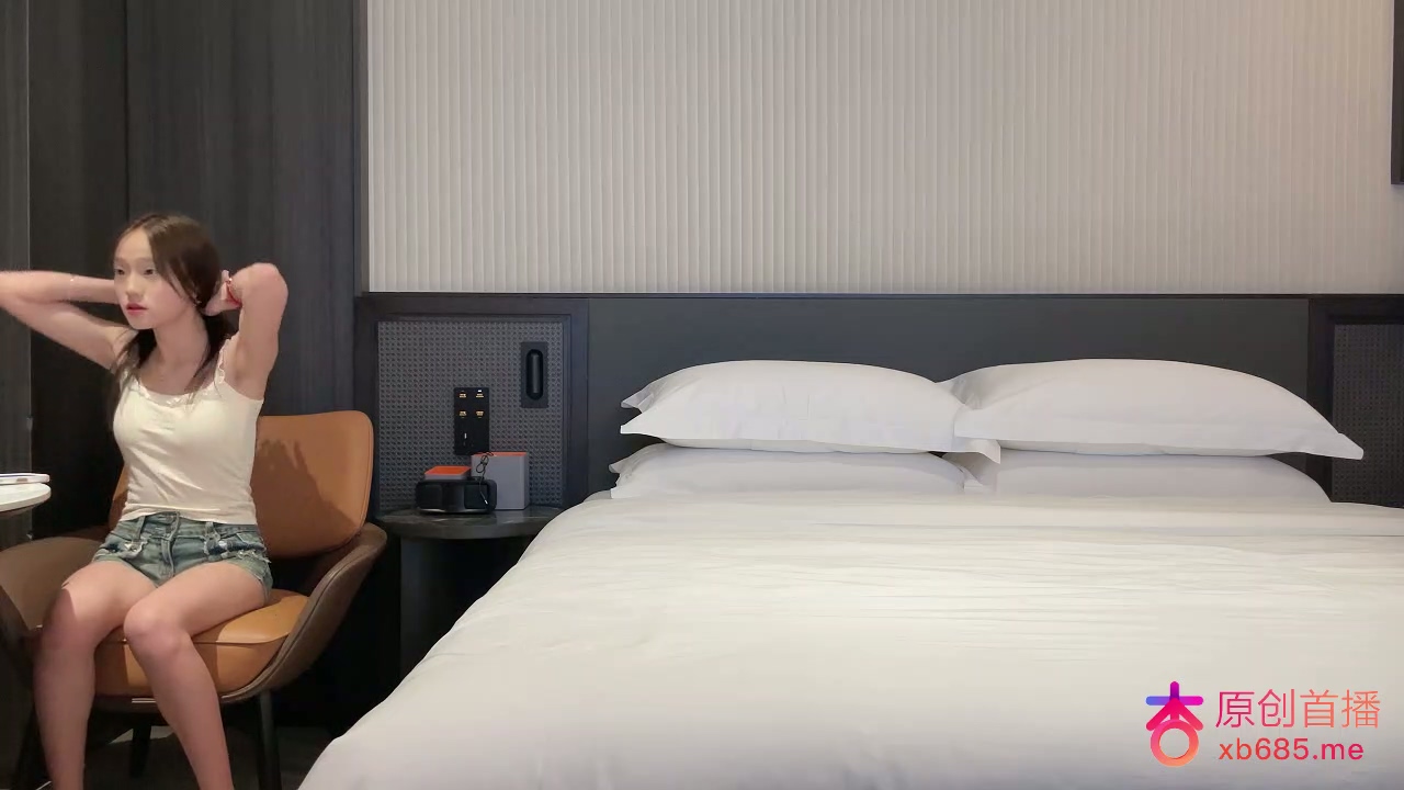 #杏吧曹长卿_3_今天约第一个小妹儿下面长红疙瘩，脱了衣服周旋好久才答应退钱，后边换了个夹子音JK妹子，黑丝加攻速夹子音叠暴击，中间偷偷拔套还差点被发现.mp4_20251030_171726.539