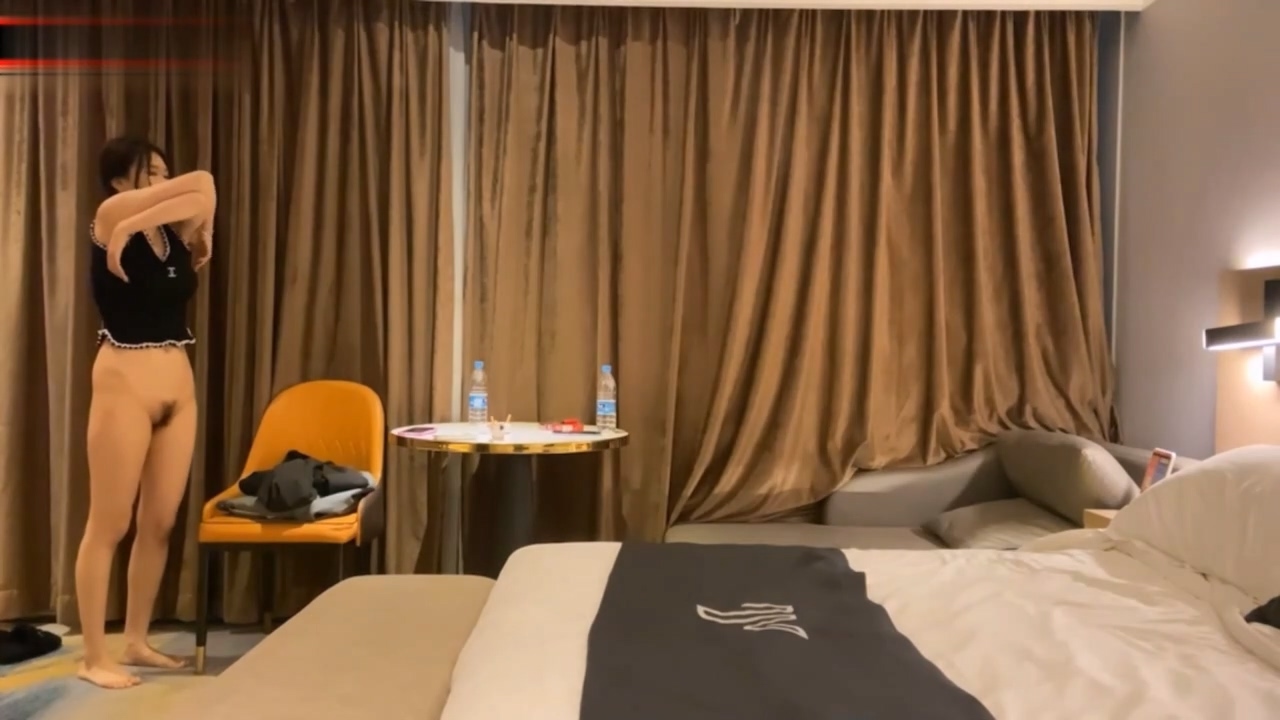 瘦子探花 2023.04.3 酒店約炮 身材苗條的美乳兼職靓妹居然提出想做人家男朋友被妹子一口回絕.ts_20251029_165525.917