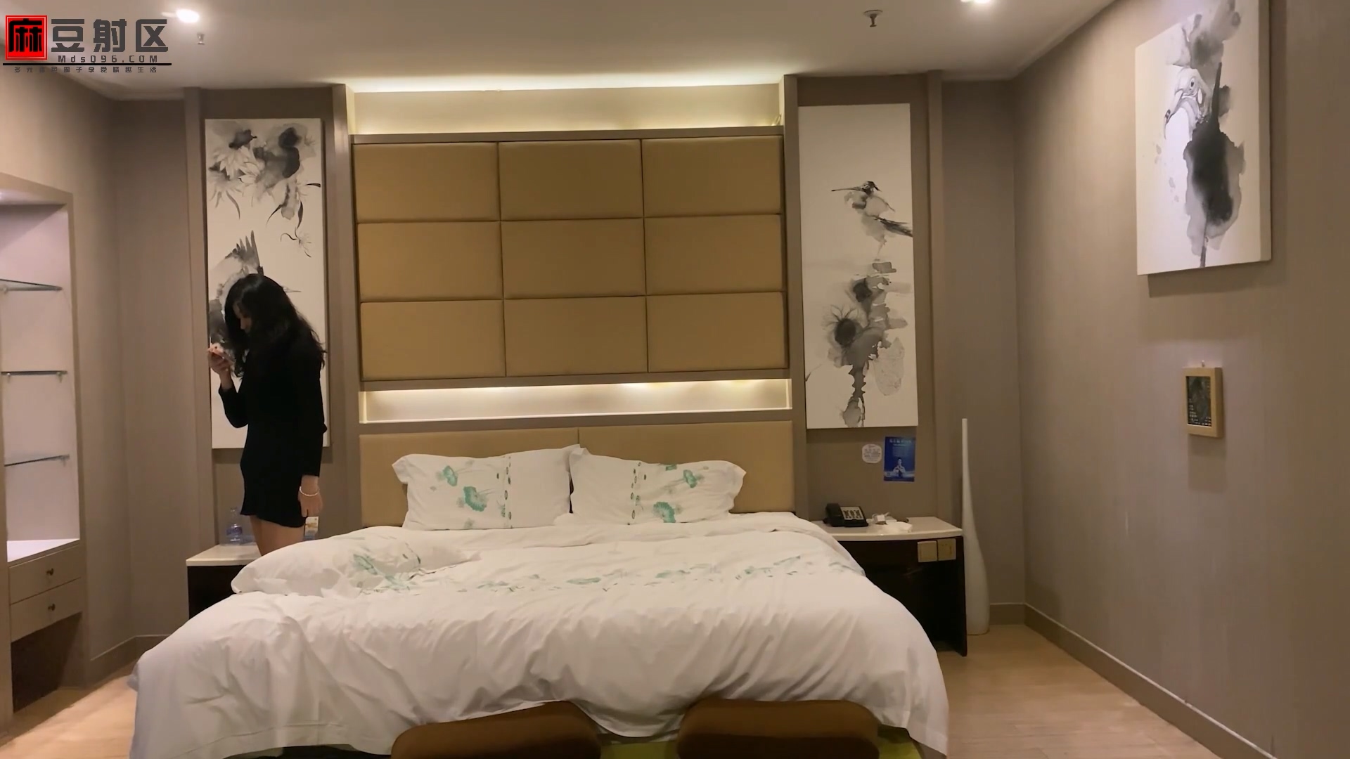 老牛哥探花 酒店約炮酒吧上班的兼職妹 紅唇少女欲火難耐緊致花莖吞精不停 紅唇少女欲火難耐 緊致花徑吞莖不停.ts_20251022_170602.139