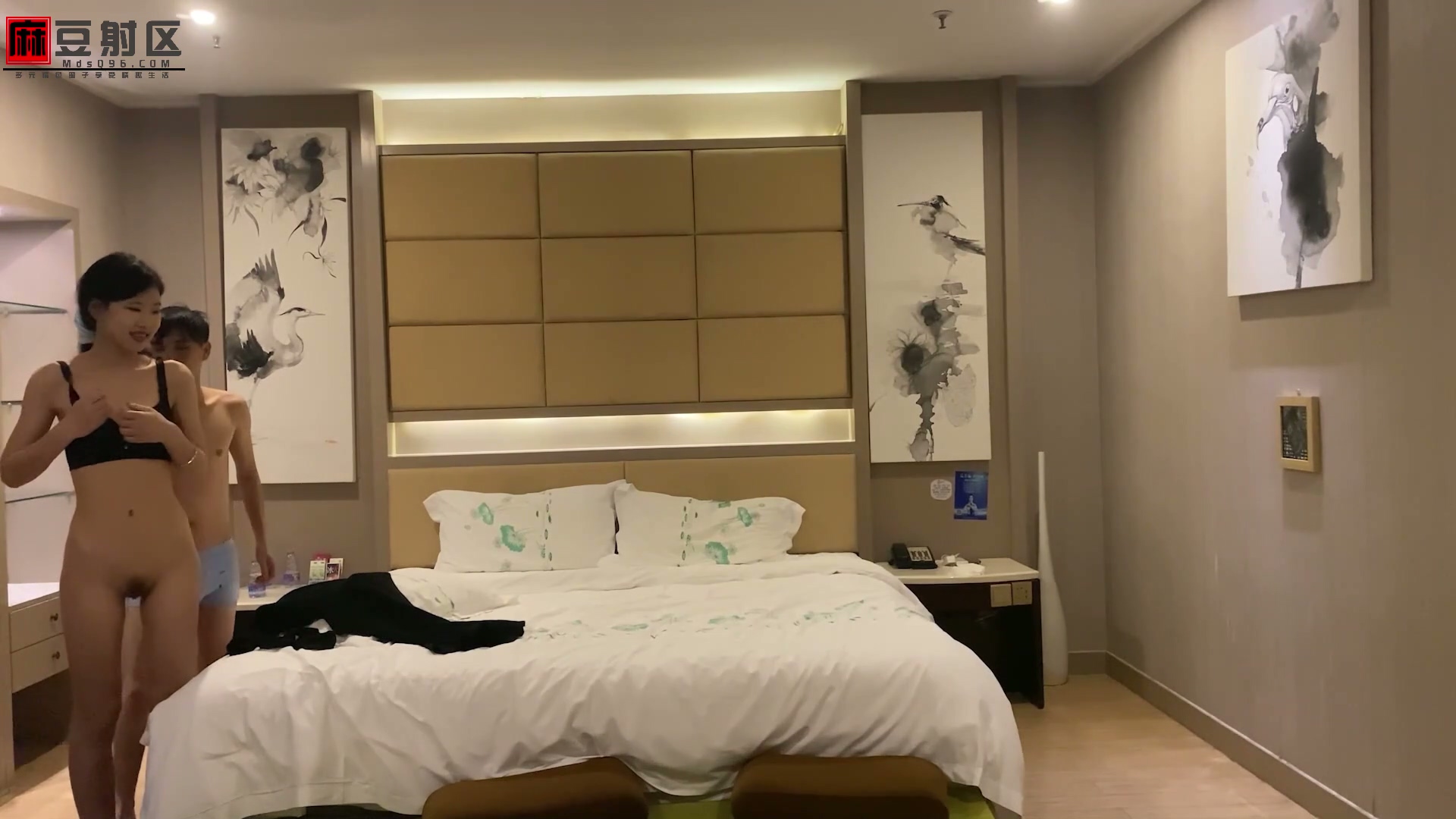 老牛哥探花 酒店約炮酒吧上班的兼職妹 紅唇少女欲火難耐緊致花莖吞精不停 紅唇少女欲火難耐 緊致花徑吞莖不停.ts_20251022_170610.945