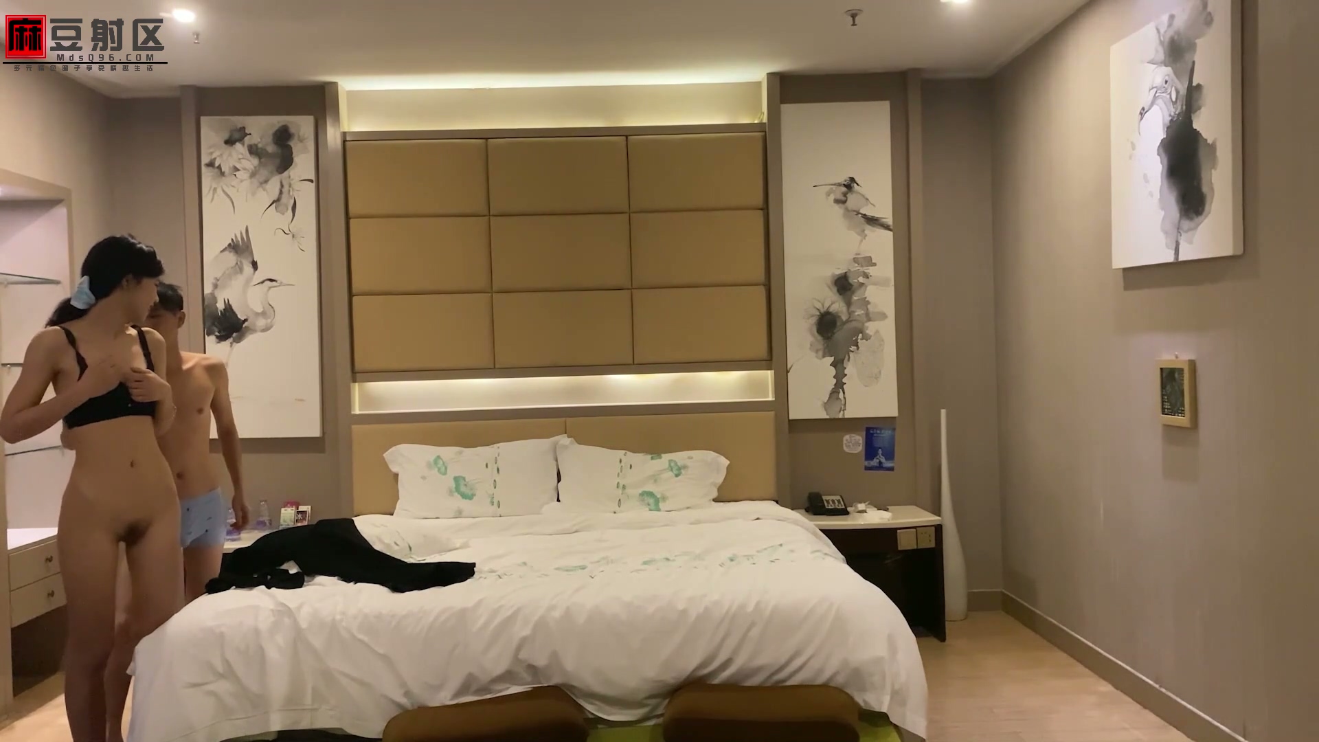 老牛哥探花 酒店約炮酒吧上班的兼職妹 紅唇少女欲火難耐緊致花莖吞精不停 紅唇少女欲火難耐 緊致花徑吞莖不停.ts_20251022_170612.543