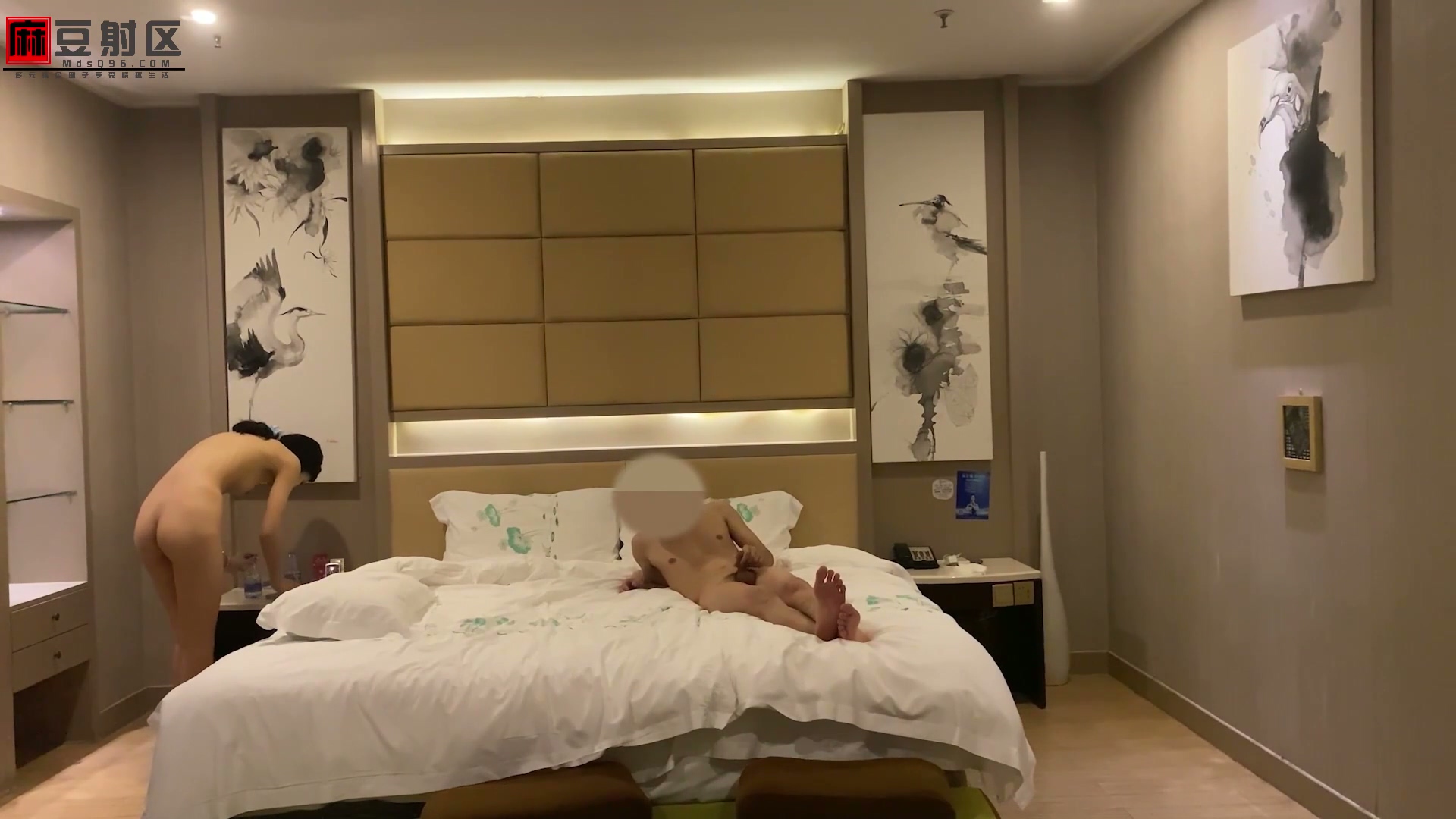 老牛哥探花 酒店約炮酒吧上班的兼職妹 紅唇少女欲火難耐緊致花莖吞精不停 紅唇少女欲火難耐 緊致花徑吞莖不停.ts_20251022_170901.265