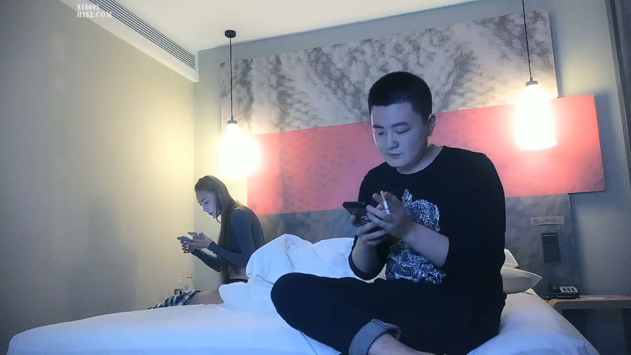 高質量極品禦姐一米七五高挑大長腿這性感身姿立馬硬邦邦躺在床上享受小姐姐.mp4_20251015_170543.280