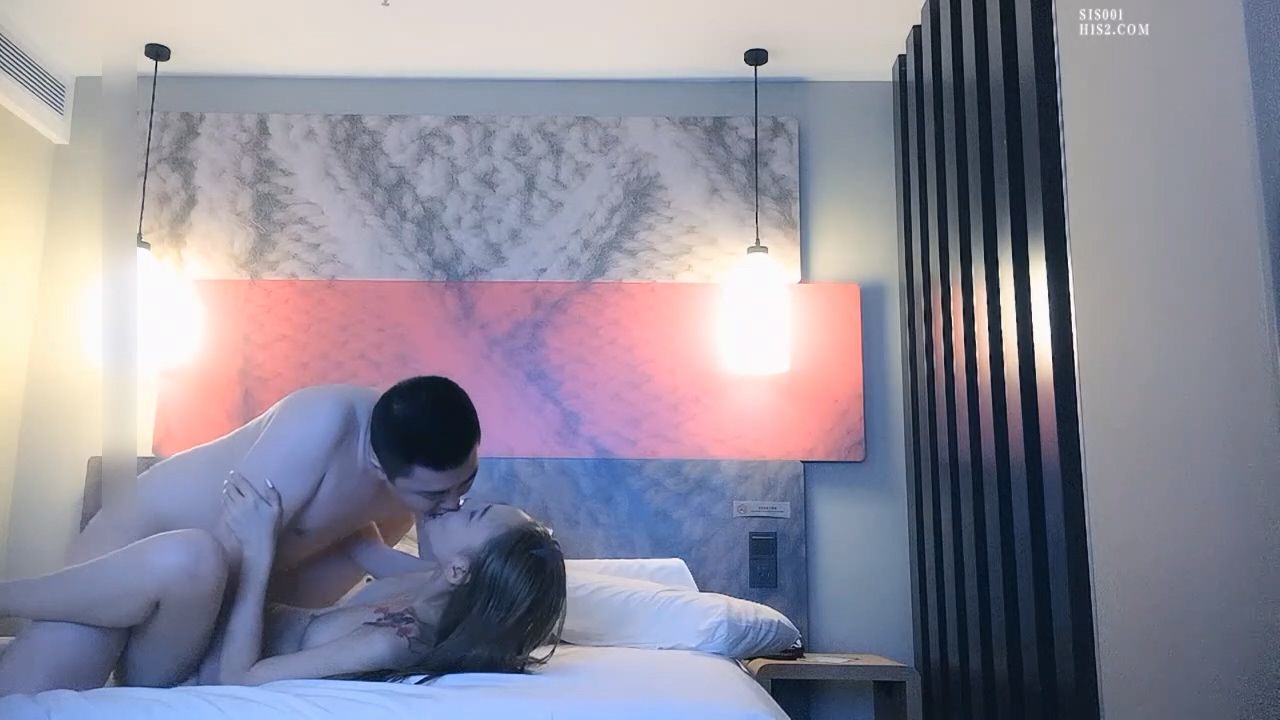 高質量極品禦姐一米七五高挑大長腿這性感身姿立馬硬邦邦躺在床上享受小姐姐.mp4_20251015_170630.093