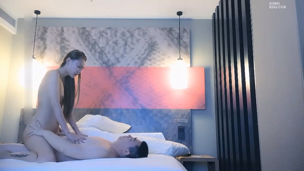 高質量極品禦姐一米七五高挑大長腿這性感身姿立馬硬邦邦躺在床上享受小姐姐.mp4_20251015_170640.551